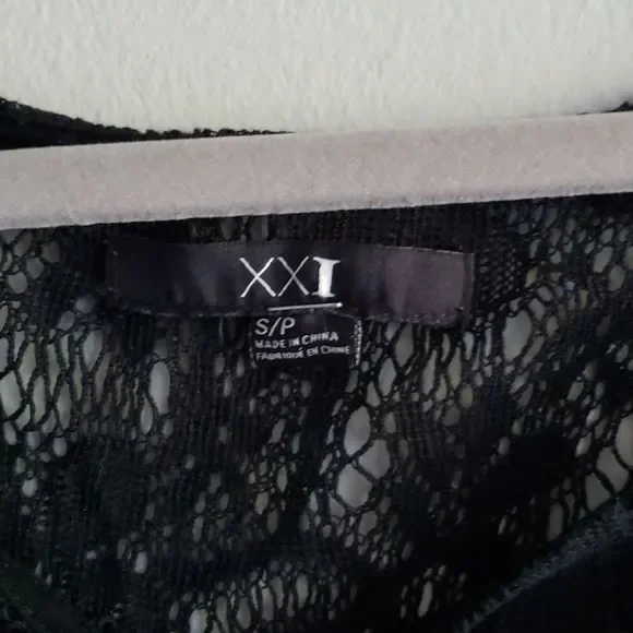 𝅺forever 21 Lace Butterfly Sleeve Black Top - Picture 6 of 6